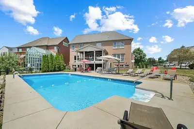 Image de Luxurious 5br Pool Paradise in Mason