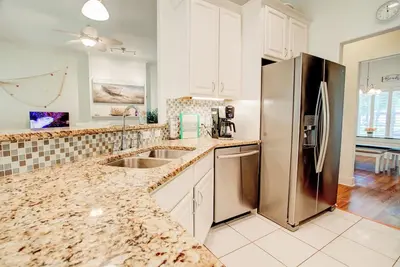 Image de Entire 3-bedroom home in Niceville, iconic bay view15 min from Destin beaches!