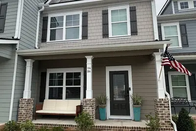 Image de New Spacious Lake Oconee Townhome! Stunning views & 100's feet of waterfront!