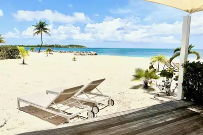 Image de Uu paradis sur la plage, merveilleux appartement les pieds dans l'eau piscines