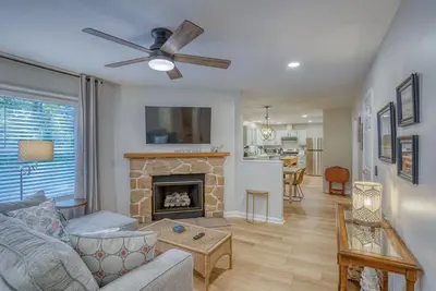 Image de 3br Retreat w. Dock Access, Near Rehoboth Beach and steps to the bay!