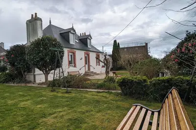 Image de Maison au coeur de Carantec avec son jardin arboré