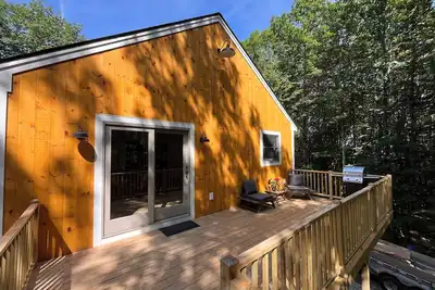 Image de Serene, brand-new treehouse apartment in the woods, minutes from Kennebunk