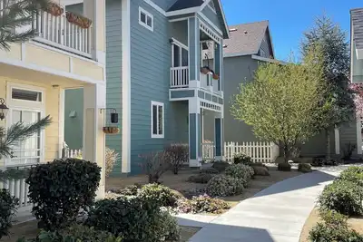 Image de Midtown Lake Home - Virginia St.