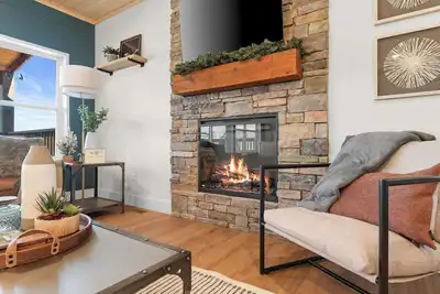 Image de 5br Indian Point Getaway | Hot Tub & Game Fun