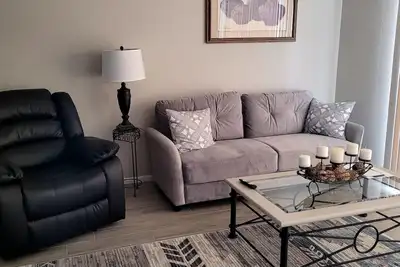 Image de Charming townhome with 2 bedrooms and 2 baths in a gated 55+ community. \n\n\n\n\n