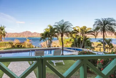Image de Super Clean Beach Condo with Vast Oceanfront Views near Marina Playa Flamingo
