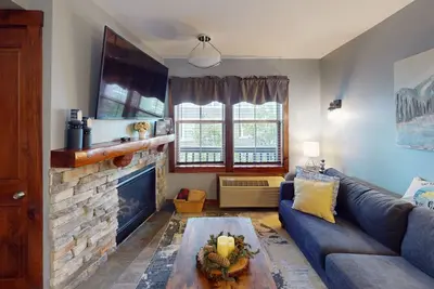 Image de Cozy Studio Condo at Rimfire by RedAwning