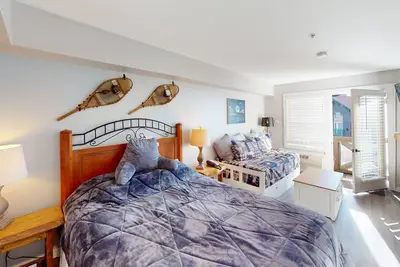 Image de Beautifully remodeled studio at Highland House by RedAwning