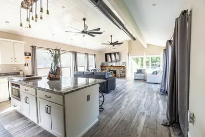 Image de Modern Stretch Home - 3br\/Bathtub\/New Build\/Grill