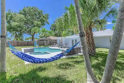 Image de Blue Palm: Pool - Hot Tub - Beach - Games - Outdoor Shower - Grill - Img - King