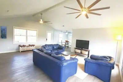 Image de 12 ft ceiling - Open Space- Great for Extended Stay