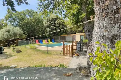 Image de Villa provençale calme et sereine au pied du mont Ventoux avec piscine privée.