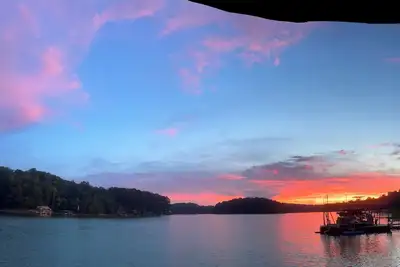 Image de Cozy 4-bedroom Lakefront house in enjoyable Hartwell with WiFi, Pets Welcome