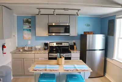 Image de Seaside Social - Steps to Wally's, Goat, L Street