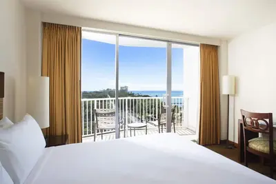 Image de Unlimited Outdoor Fun in Waikiki! Outdoor Pool, Close to Queen's Surf Beach!