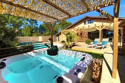Image de Belle Villa Pins&Spa avec Piscine couverte et Jacuzzi Boulodrome Ping-Pong