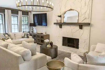 Image de Tranquil Haven: Cozy, Modern Farmhouse in Duluth!