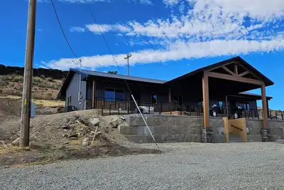 Image de Brand new Picturesque, 2 Bedroom Duplex with Ac and WiFi in delightful Albion