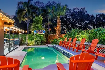 Image de 2, 100sqf Villa  · King Beds  · Heated Pool · Game Room · Gym · Beach 2miles