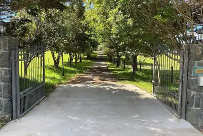 Image de Immaculate Family Stunner with Mountain Views