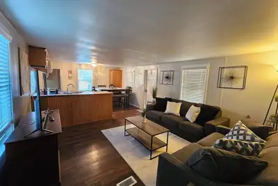 Image de Charming 2-bedroom house with WiFi, Ac in peaceful Taylor 8 minutes to Samsung