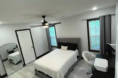 Image de Cozy 3bed 2bath house on half ac of land mins from game time at the grounds