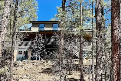 Image de Groom Creek 3-bedroom cabin with hot tub