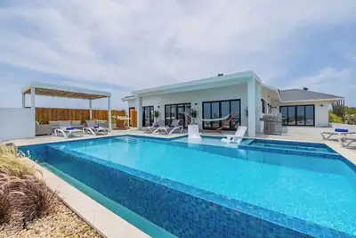 Image de New Ocean View Infinity Pool Steps 2 BabyBeach