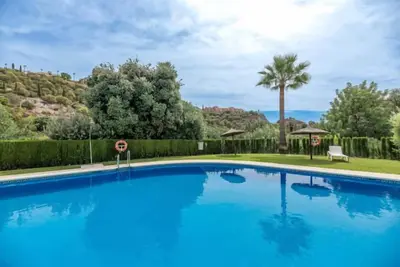 Image de 2 Bedrooms - Sleeps 4 - Garden and Pool with View