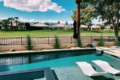Image de Gorgeous new 3-bedroom pool home on golf course with spectacular sunsets