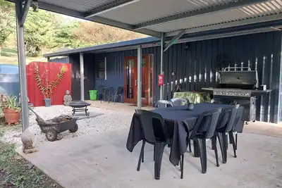 Image de Private cottage on 40 acres with private creek and spectacular views.