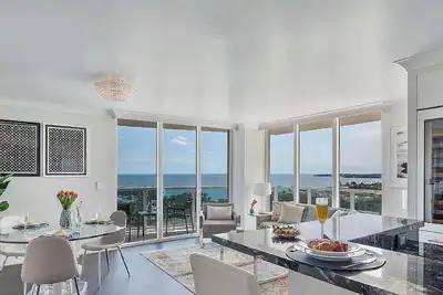 Image de Mvr - Elevate Your Stay with Panoramic Bay Views