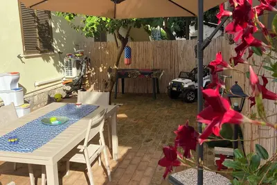 Image de House with separate entrance and garden