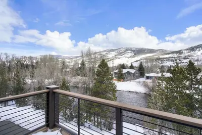 Image de Riverview Penthouse 2bd/2ba: Ski, hike, fish, fun