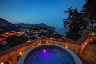 Image de Villa Nina Amalfi relax and luxury with hydromassage pool.