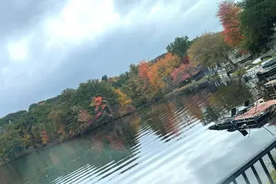 Image de Enchanting Romantic Riverfront Cottage