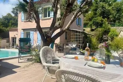 Image de Villa individuelle avec piscine et climatisation, Villa au calme avec piscine et climatisation