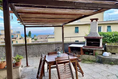 Image de A 5-minute walk from the sea with a delightful sea-view garden.