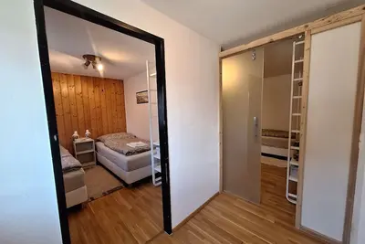 Komfortable Erdgeschosswohnung für bis zu 7 Gäste mit Garten und Parking