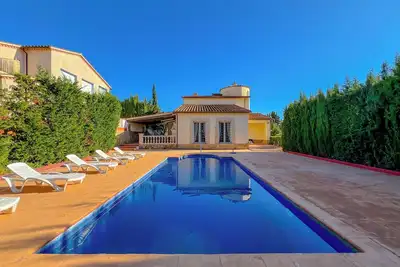Peaceful Family Getaway in a Quiet Neighborhood