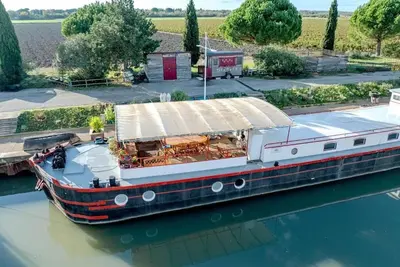 Image de Comfortable Houseboat in Great Location -Aircon, Small Pool & Wi-fi Included