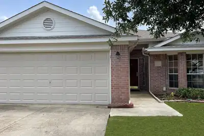Image de Cozy home in Ponder. Great for families or couples