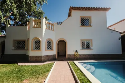 Image de Lovely Getaway Home in a Quiet Location Just Minutes Away From the Beach