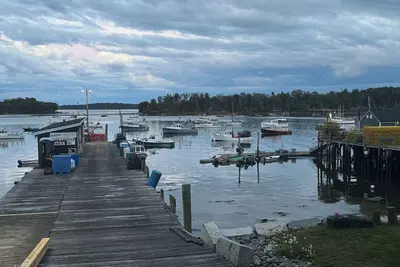 Image de Historic Classic Maine House in quaint Friendship with WiFi