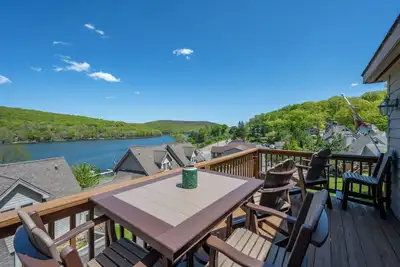 Image de Lakeview condo! ! short walk across to the lake/ pontoon boat rentals/ Great area