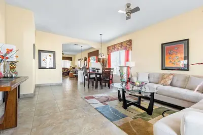 Image de Spacious Home In Avondale