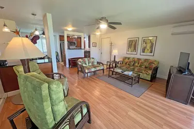 Image de A Welcoming Beachfront 2br/2ba, Vacation Home, W/D, Ac, Steps To Beach!