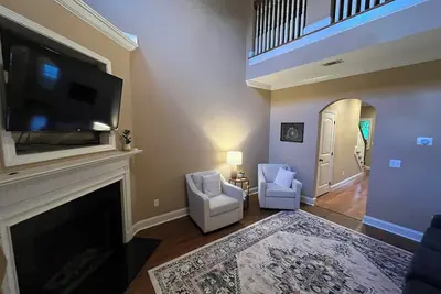 Image de Spacious 2 Br/2. 5 Ba Townhome, 3 mi from Campus