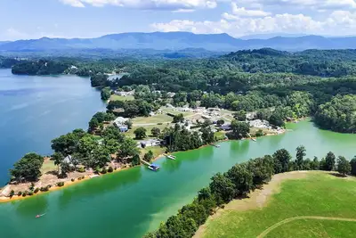 Image de Douglas Lake Lakefront Luxury.